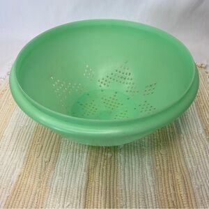 VTG TUPPERWARE JADEITE GREEN COLANDER STRAINER BOWL NO LID BOWL ONLY #339